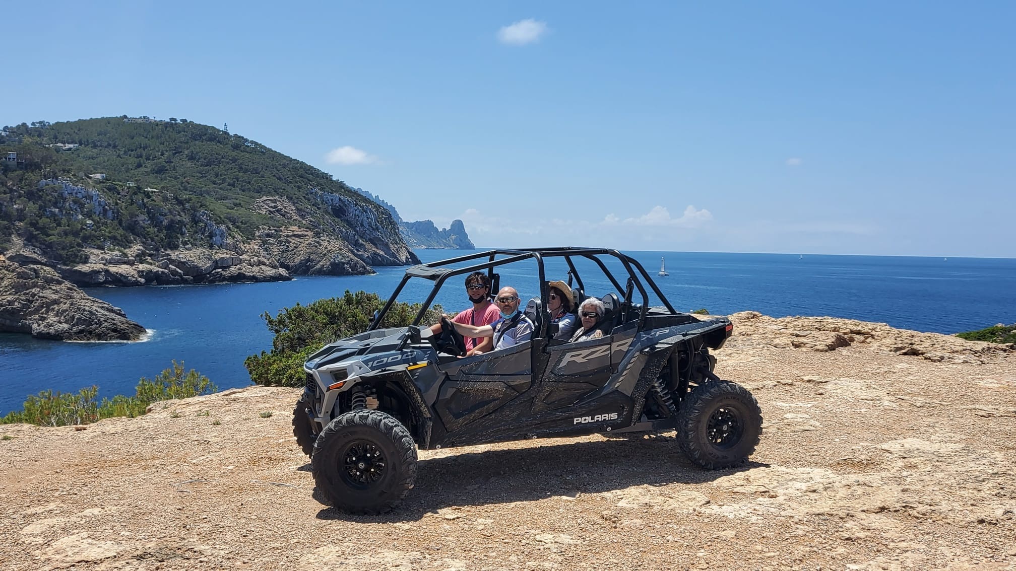 Buggy en un mirador de costa